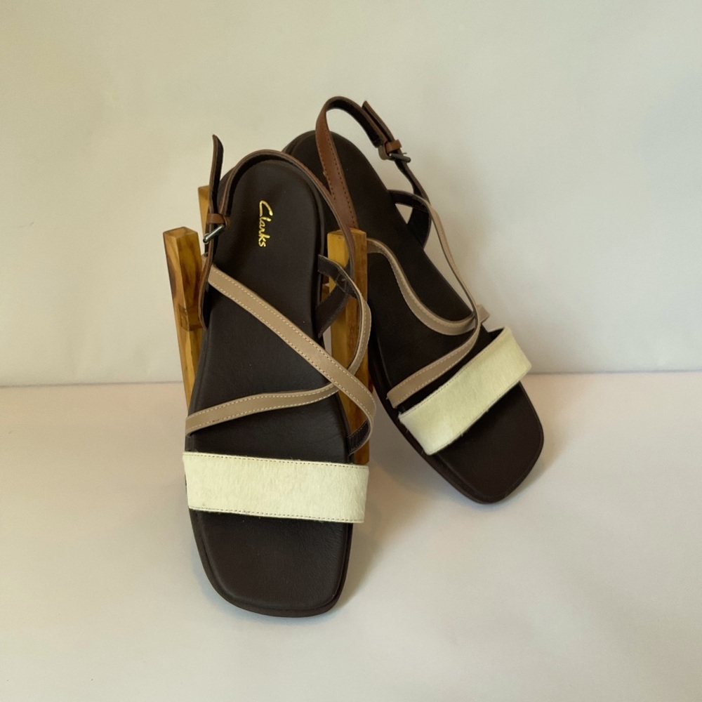 NW/OT Women’s Clarks sandals